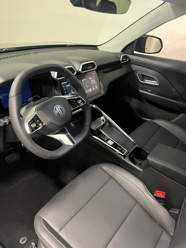 Car image 10