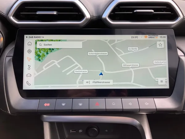 Car image 12