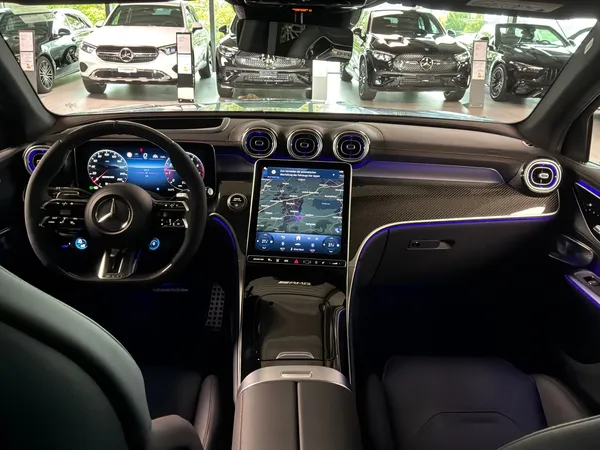 Car image 12