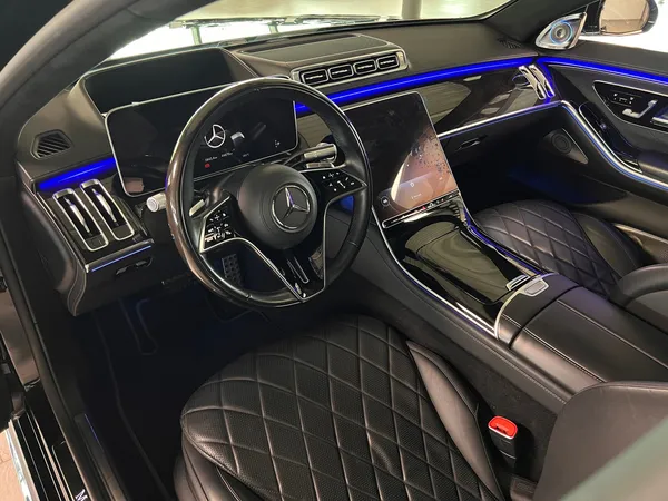 Car image 10