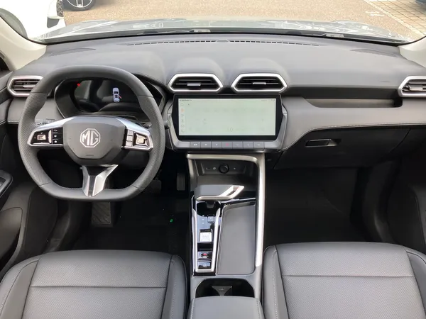 Car image 10