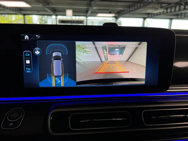 Car image 13