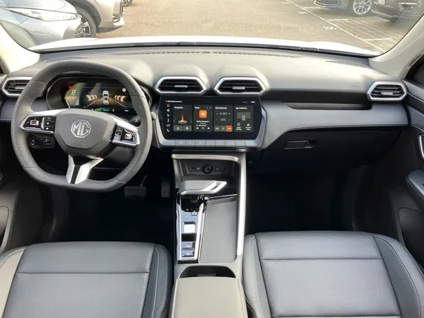 Car image 11