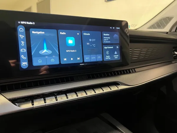 Car image 11