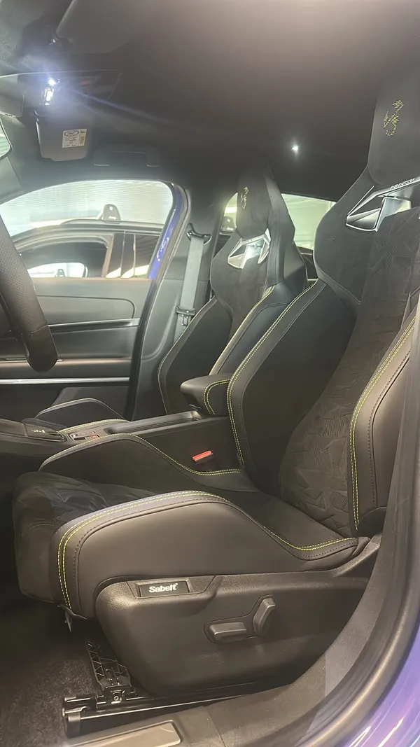 Car image 9