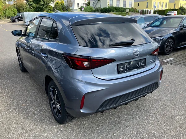 Car image 5