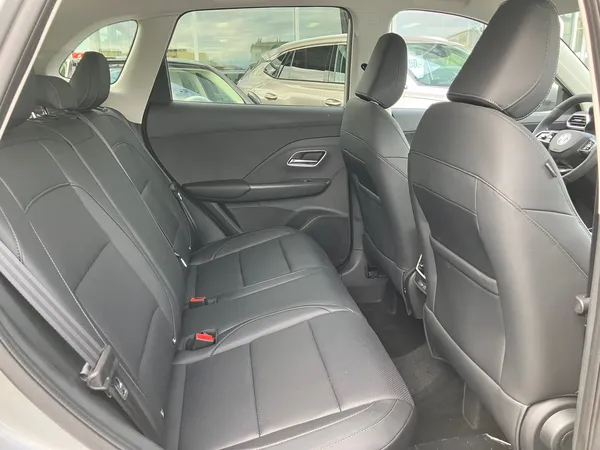 Car image 8