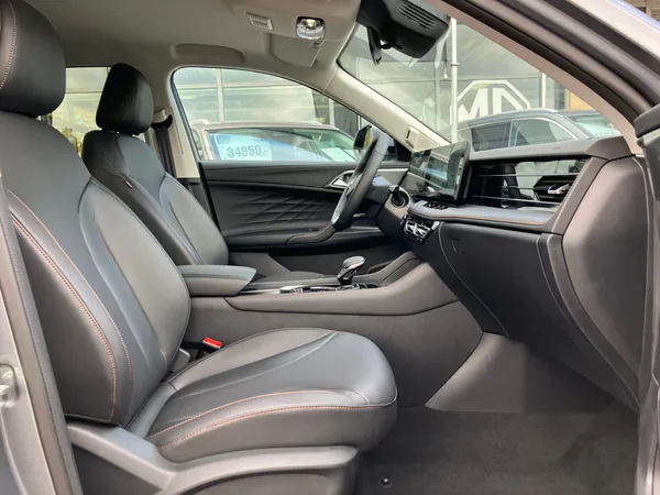 Car image 8