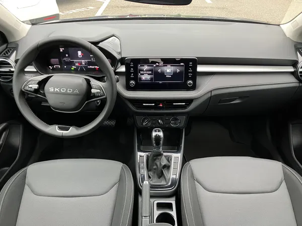 Car image 11